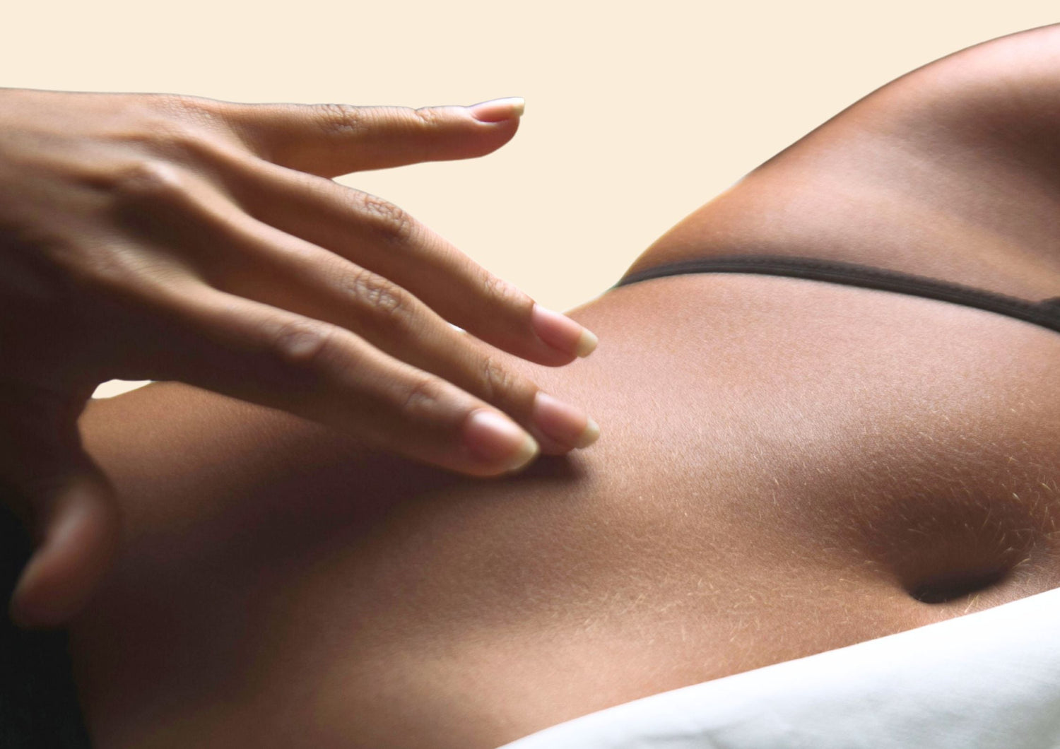 Bikini line e discromie: come uniformare il tono della pelle nella zona intima (e non solo)